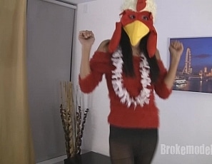 content/little_chicken_watch_me_fuck_a_chick_dressed_like_a_chicken_lol/1.jpg